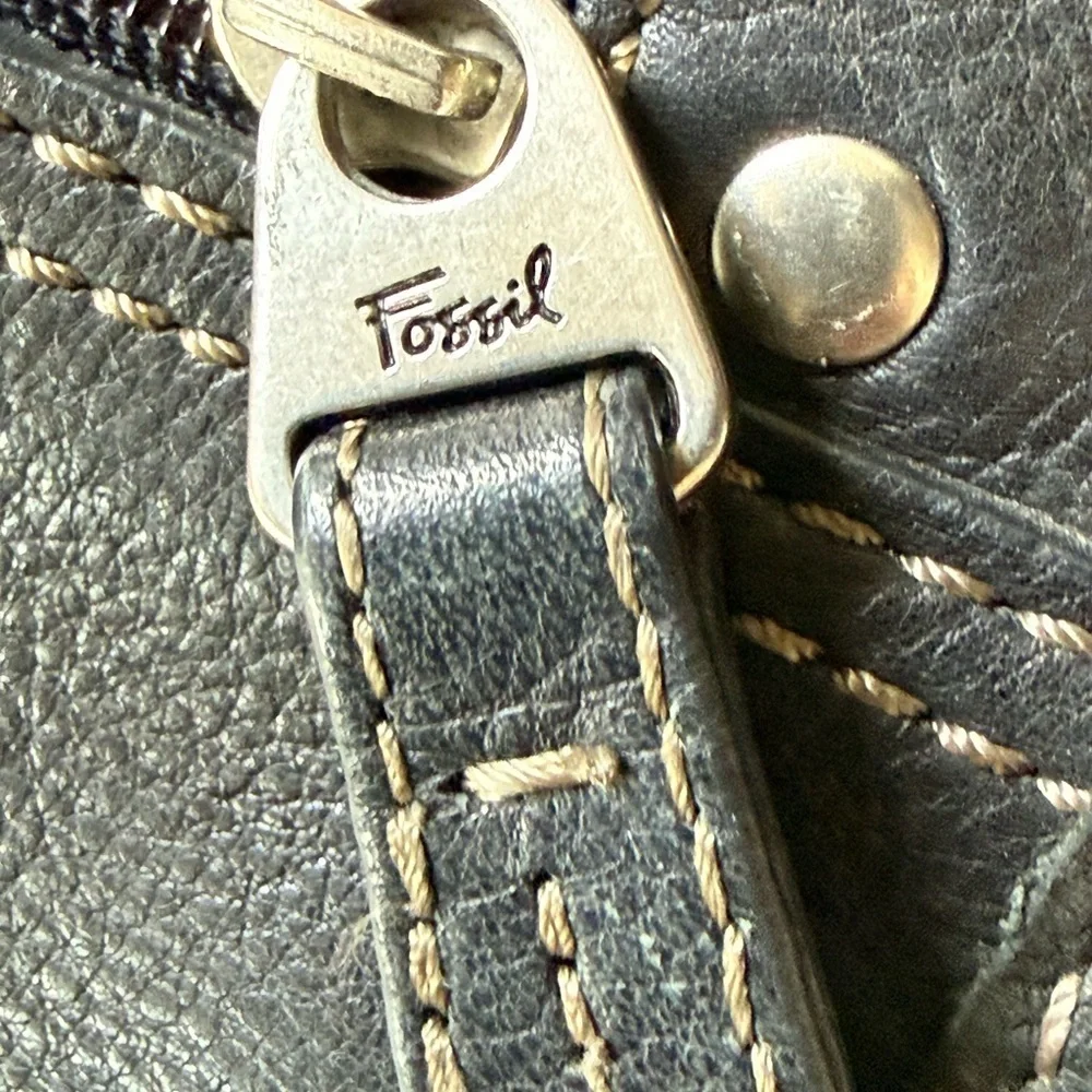 FOSSIL ladies, black leather Crossbody excellent condition